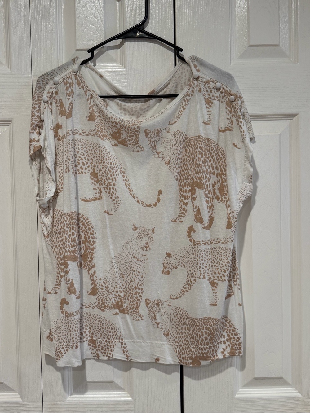 Jane and Delancey Cream Tee with Tan Leopard Print